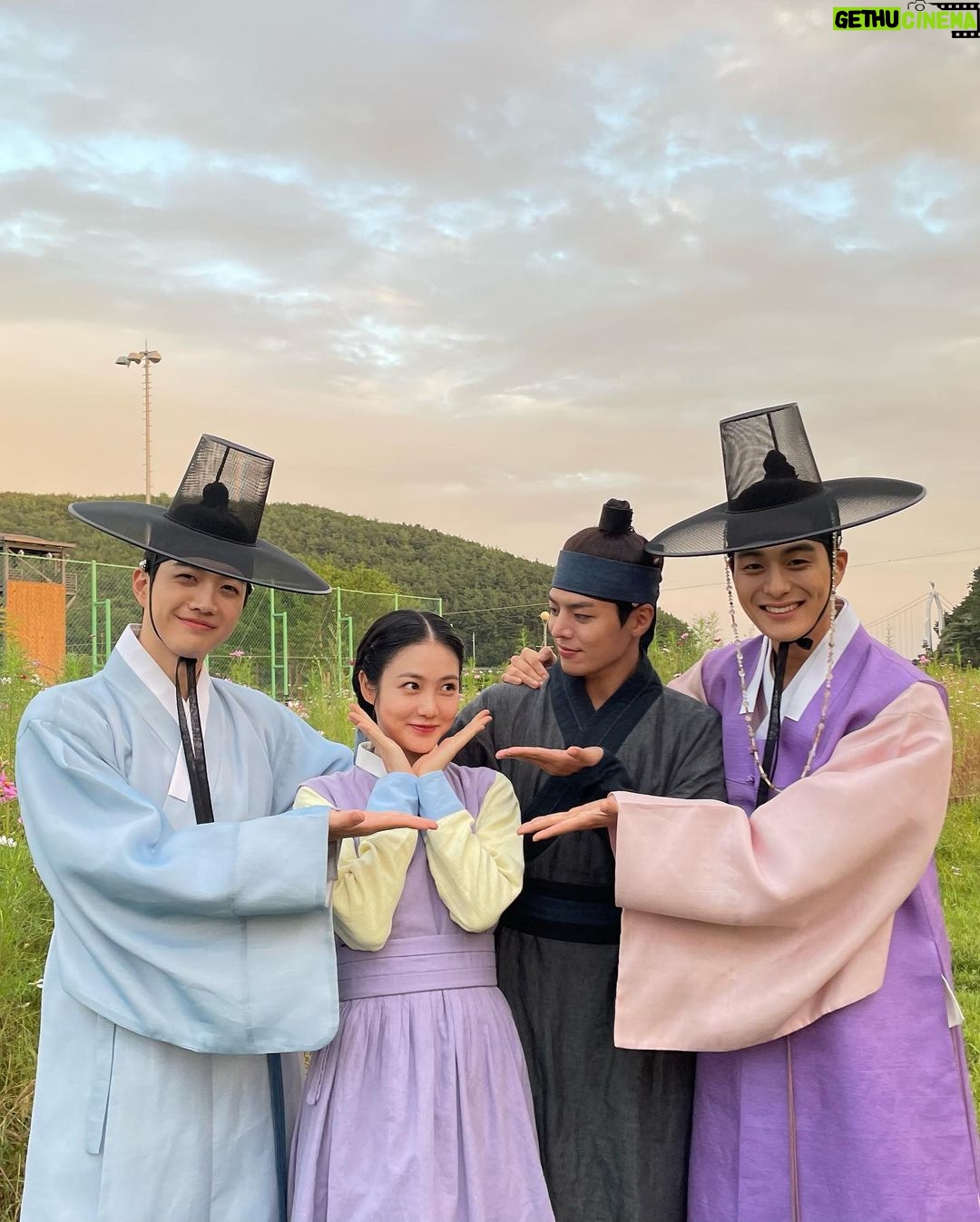 Shin Ye-eun Instagram - 오늘도 #꽃선비열애사🌸 sbs 10시!