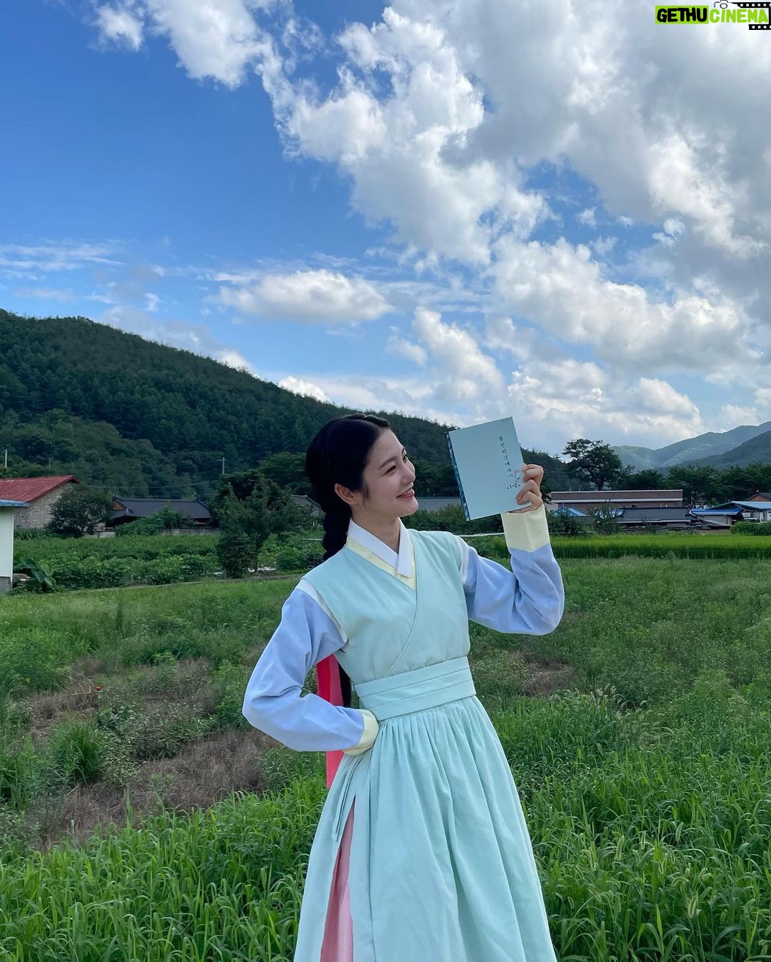 Shin Ye-eun Instagram - #꽃선비열애사 드디어 오늘! 오랜 시간 정말 최선을 다해서 준비했습니다 떠나보내고 싶지 않을 만큼 애정있는 작품이에요 여러분들도 함께 해주세요💙 03.20 오늘밤 오후 1️⃣0️⃣시! SBS 첫 화가 공개됩니다🤍
