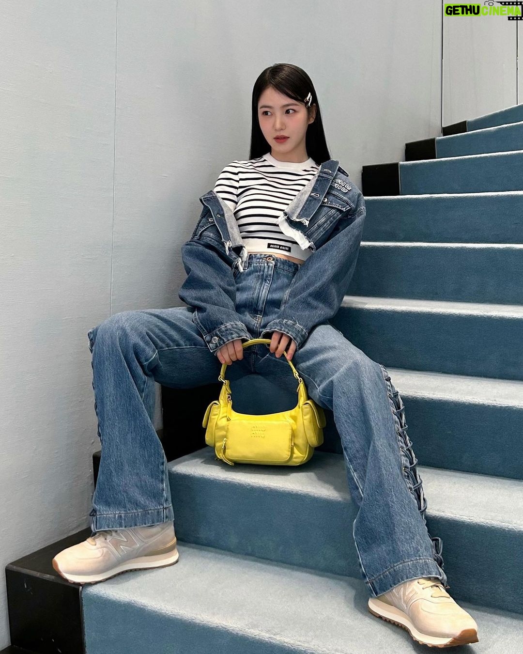 Shin Ye-eun Instagram - 💛💙 @MiuMiu #MiuMiu #MiuMiuMultiPocket