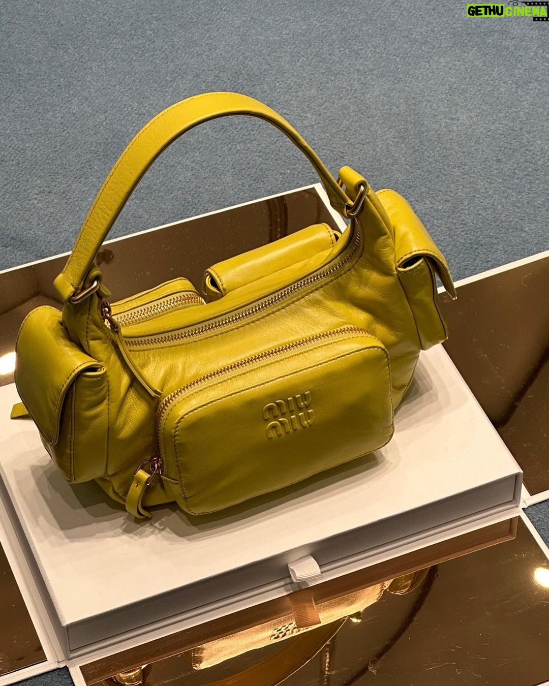 Shin Ye-eun Instagram - 💛💙 @MiuMiu #MiuMiu #MiuMiuMultiPocket