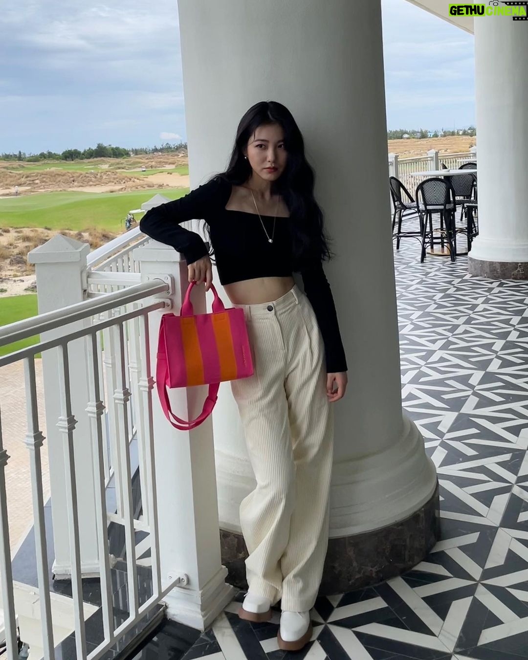 Shin Ye-eun Instagram - 알록달록해🌈 🩷🧡 Hoiana Resort & Golf