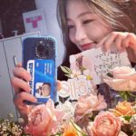 Shin Ye-eun Instagram - #헤이즈 와 함께하게 되었습니다🩵🤍 행복합시다🌸 #헤이즈 #여성용품