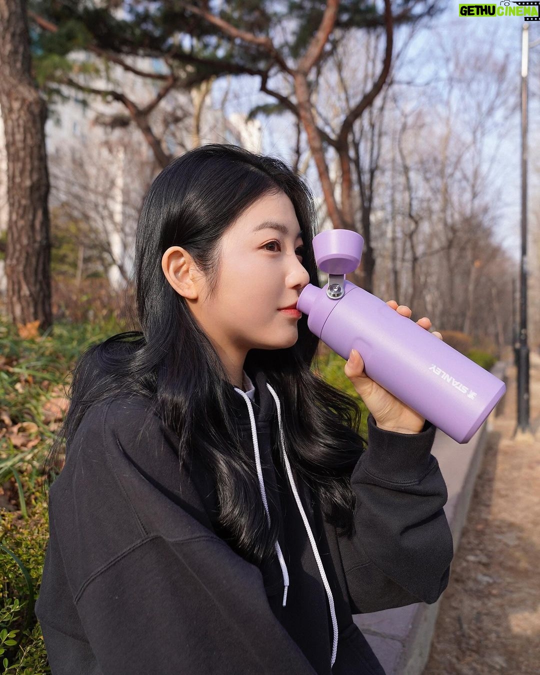Shin Ye-eun Instagram - 가볍고 예쁜 스탠리💜 #광고 @STANLEY_KOREA #스탠리 #스탠리에어로라이트 #패스트플로우 #스탠리텀블러