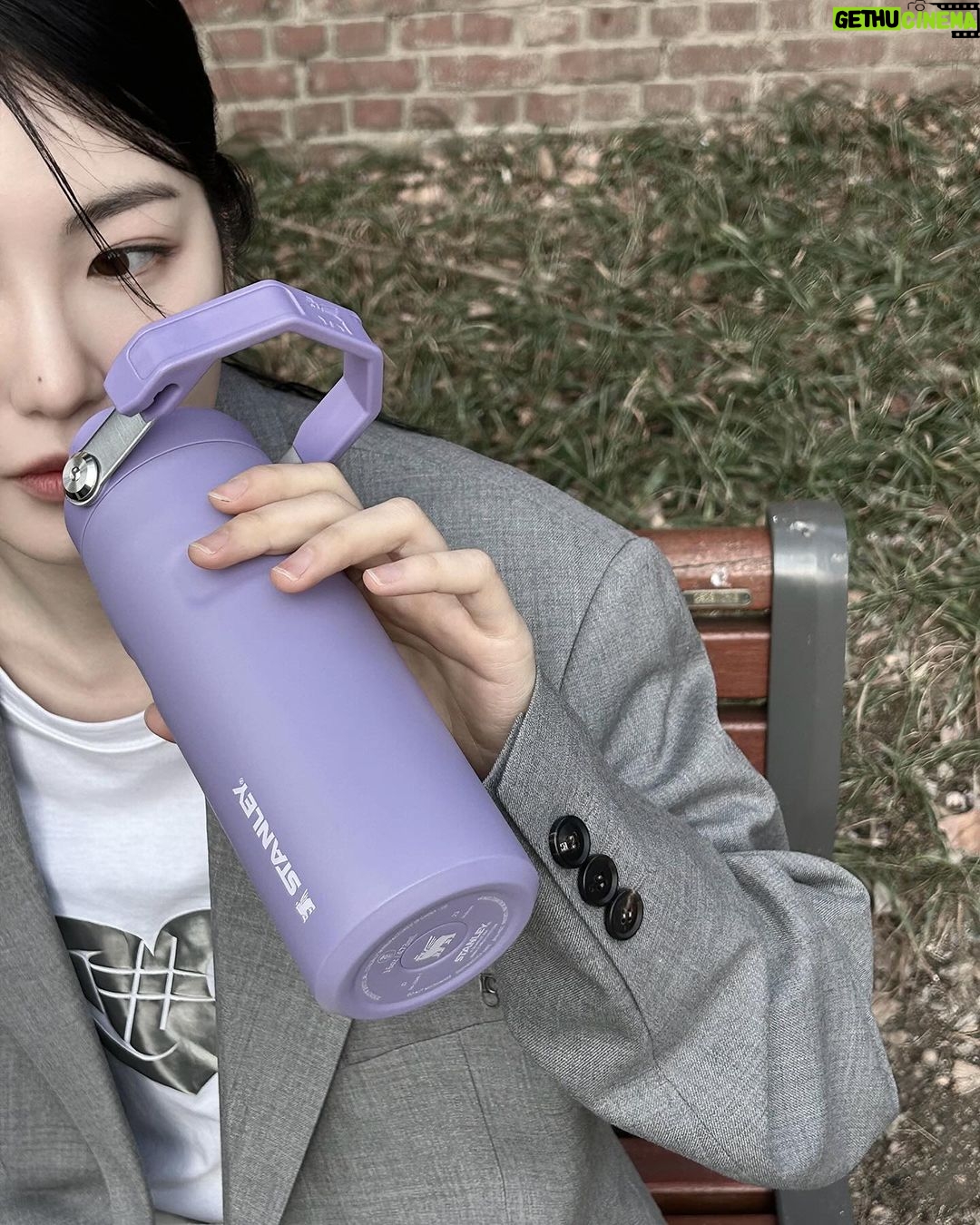 Shin Ye-eun Instagram - 가볍고 예쁜 스탠리💜 #광고 @STANLEY_KOREA #스탠리 #스탠리에어로라이트 #패스트플로우 #스탠리텀블러
