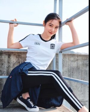 Shin Ye-eun Instagram - 올 여름 르꼭💙