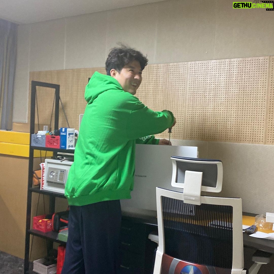 Shindong - 147.2K Likes - #씐나 #새로운모니터 #뚜비 #굿모닝