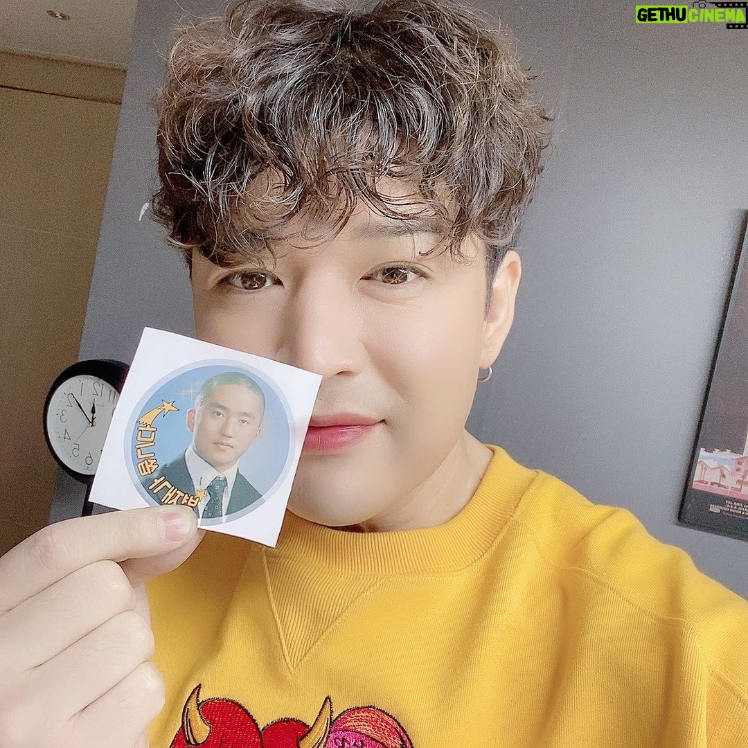 Shindong Instagram - #대탈출 녹화때 #병재 는 커피차를 #피오 는 꿀을 너무다들 고마워 잘먹었어&잘먹을게 - 이와중에 둘다 사진 #졸귀탱
