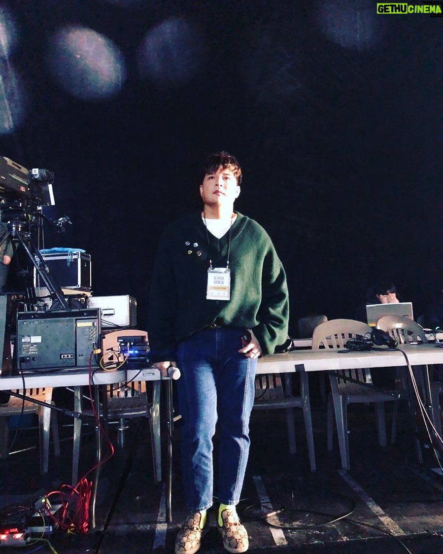 Shindong Instagram - #금요일 #11월29일 #엑소 #엑엑소 #사실찍어봐감독느낌나게해서찍은거임