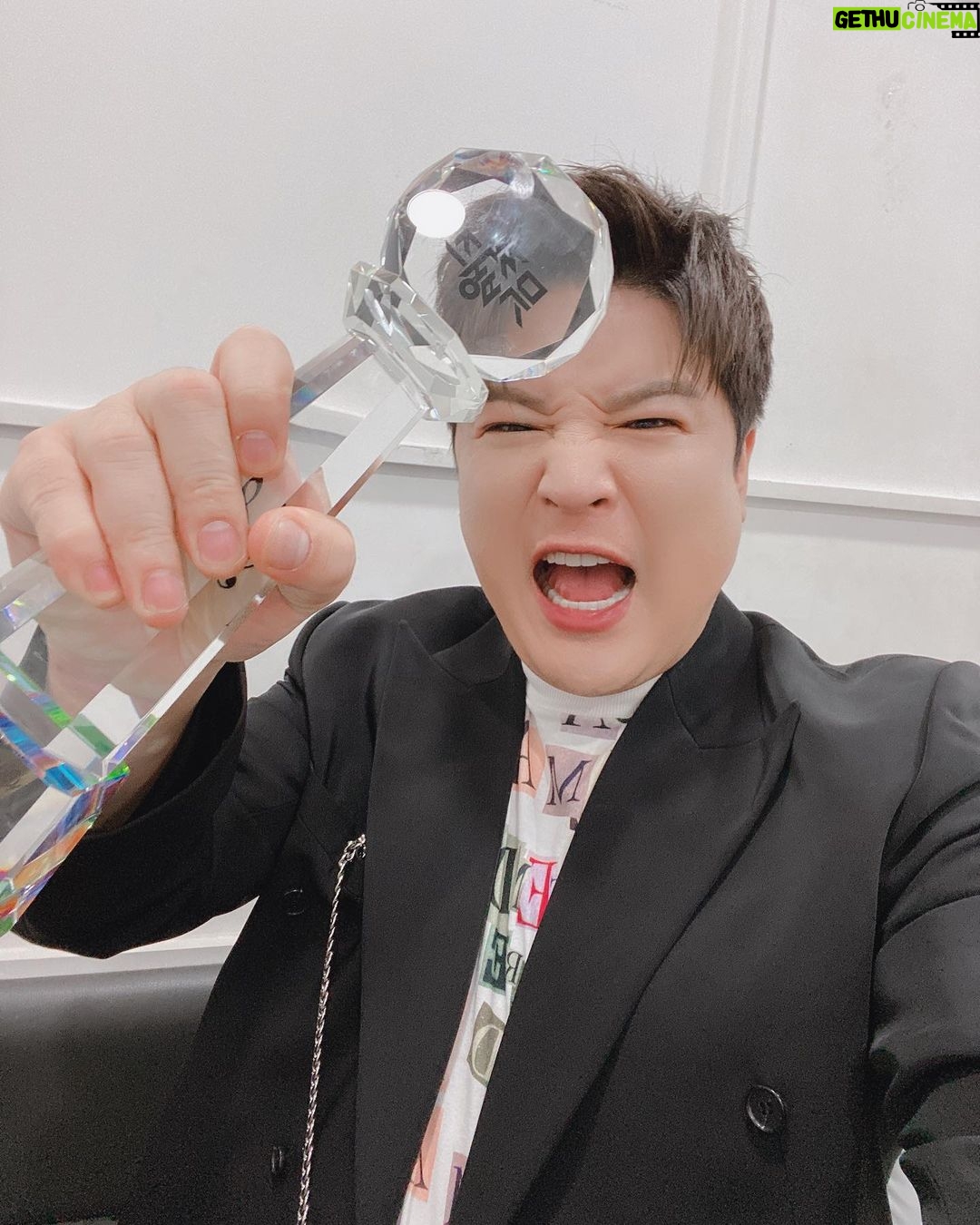 Shindong - 173K Likes - #고마워 #1위 #뮤직뱅크 #슈퍼클랩 #신동 #슈퍼주니어