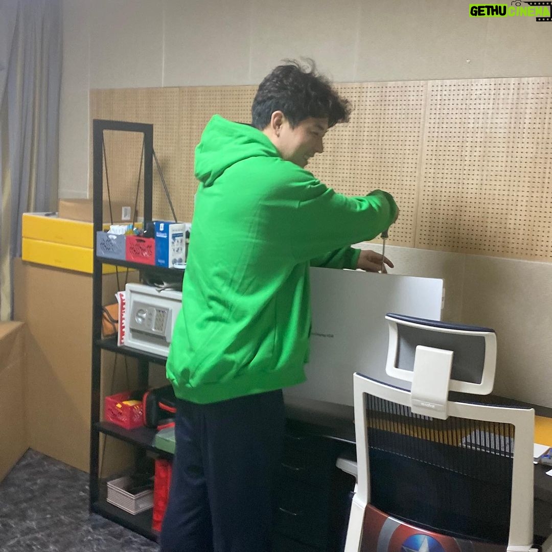 Shindong - 147.2K Likes - #씐나 #새로운모니터 #뚜비 #굿모닝