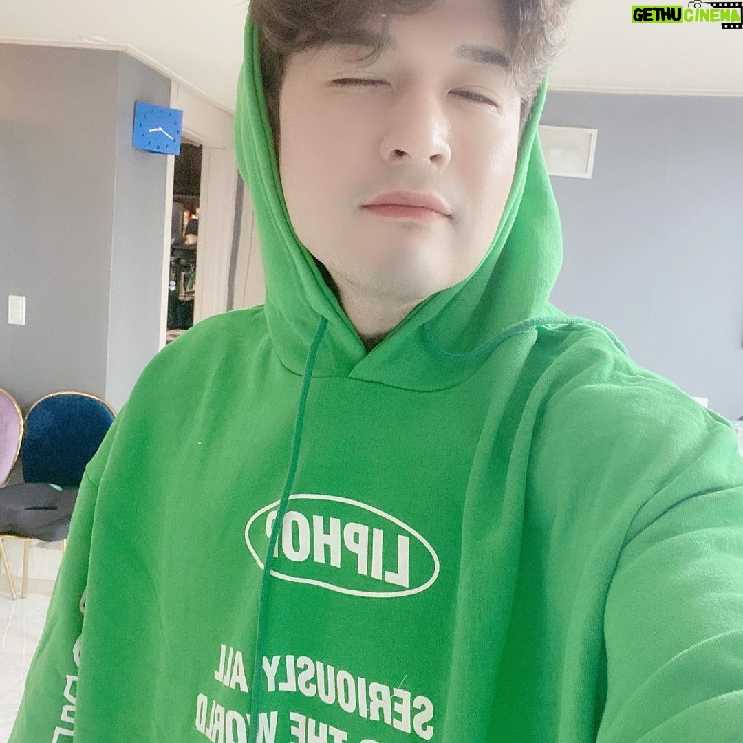 Shindong - 147.2K Likes - #씐나 #새로운모니터 #뚜비 #굿모닝