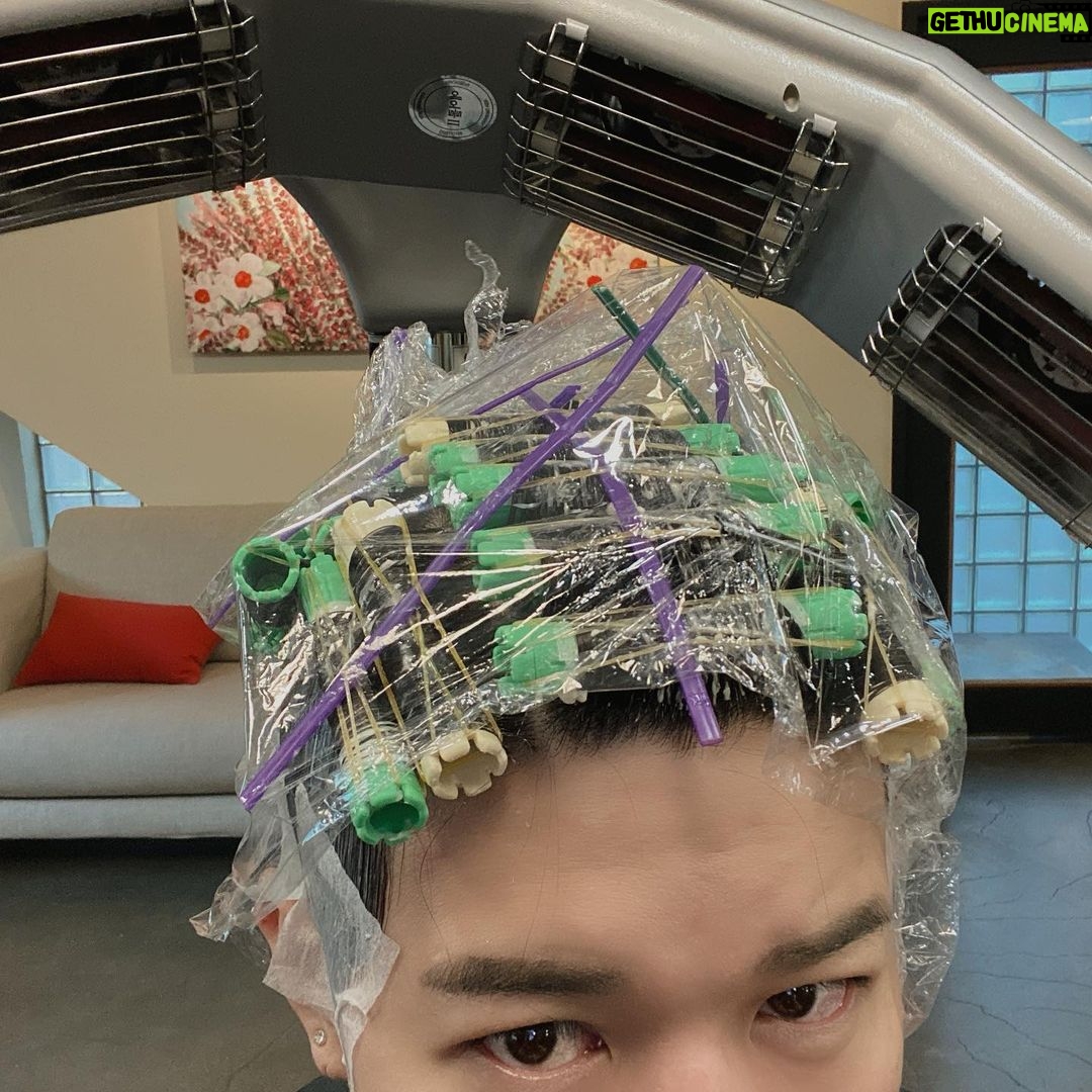Shindong Instagram - #아침엔 #빠마 #펌 #파마 #퓨마 #포마드 #암튼굿모닝 #하트머리 #너희들을향한내사랑 #특급사랑 #태평양을건너 #대서양을건너 #인도여자만날꺼야 #카피추 #나마스때🙏