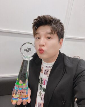 Shindong Instagram - #고마워 #1위 #뮤직뱅크 #슈퍼클랩 #신동 #슈퍼주니어