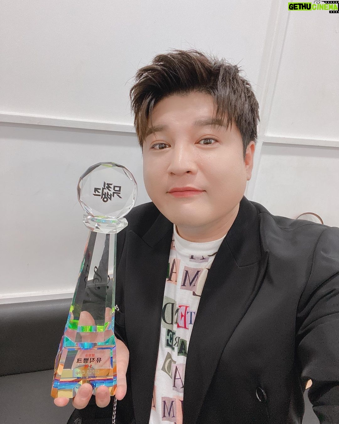 Shindong - 173K Likes - #고마워 #1위 #뮤직뱅크 #슈퍼클랩 #신동 #슈퍼주니어