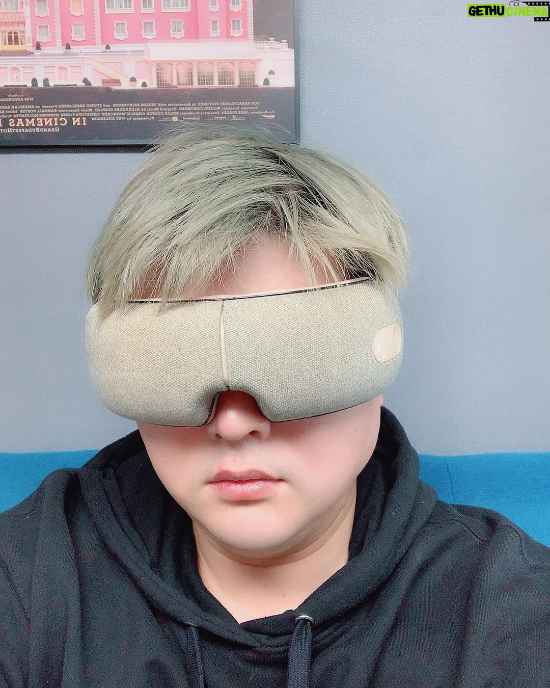 Shindong Instagram - #감동 #려욱이의선물 #고마워 #뜬금없이줘서더감동 #매일매일할게 그나저나.. 안보여.. 셀카 찍기 힘들었어.. #광염화이팅