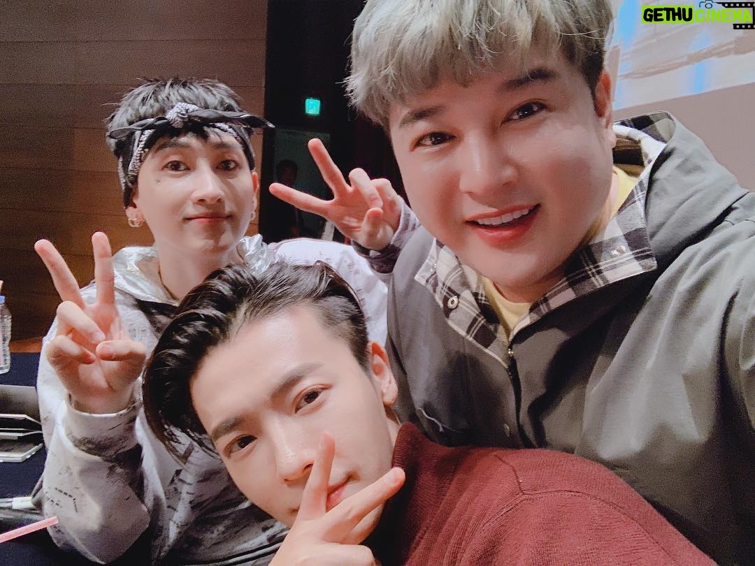 Shindong - 173.6K Likes - #디앤이 #스케줄이같은장소여서 #놀러갔음요