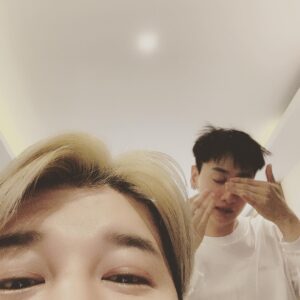 Shindong Instagram - #생일축하한다
#깨끗히씻고화장품으로또세수하는은혁
#4월4일
#은혁