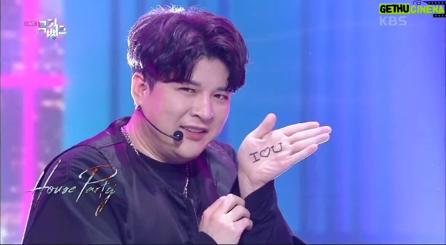 Shindong - 219.7K Likes - #ㅋㅋㅋㅋㅋㅋ #엔딩요정 #창문있는줄알았지? #뮤직뱅크 #하우스파티