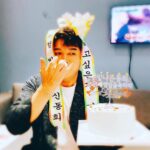 Shindong Instagram - #생일은계속된다 #잘먹었습니다 #오늘의운세 #촬영중 #밥밥밥