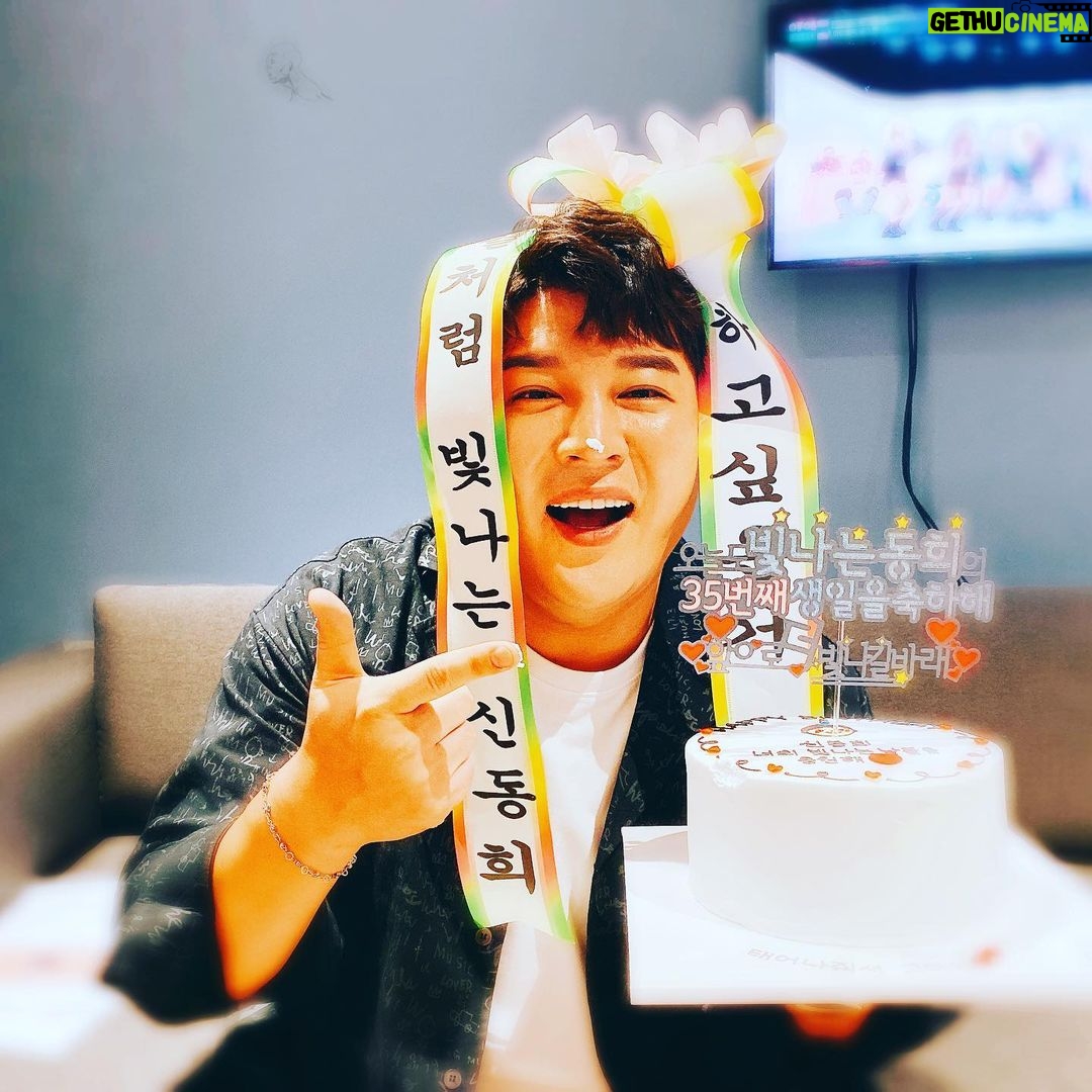 Shindong Instagram - #생일은계속된다 #잘먹었습니다 #오늘의운세 #촬영중 #밥밥밥