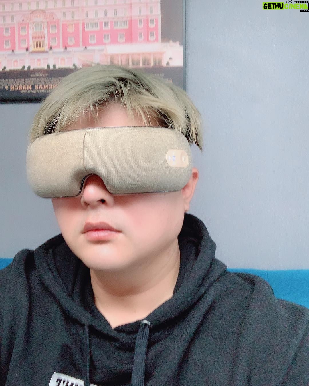 Shindong Instagram - #감동 #려욱이의선물 #고마워 #뜬금없이줘서더감동 #매일매일할게 그나저나.. 안보여.. 셀카 찍기 힘들었어.. #광염화이팅