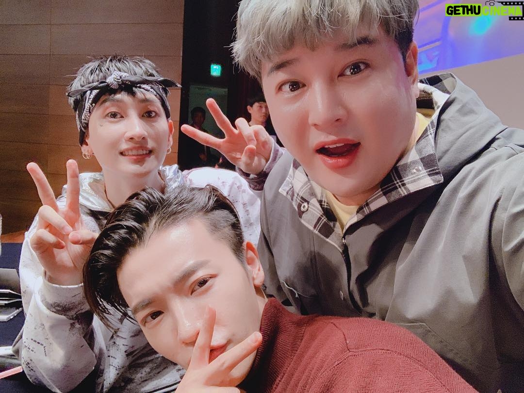 Shindong - 173.6K Likes - #디앤이 #스케줄이같은장소여서 #놀러갔음요