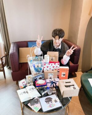 Shindong Instagram - #생일이야 #고마워 #2탄
