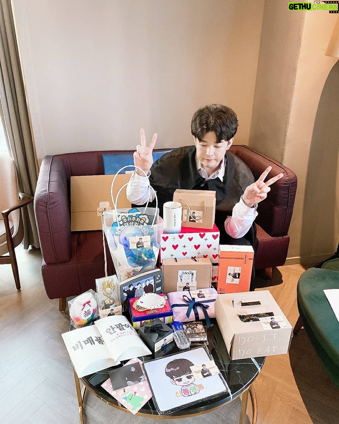 Shindong - 158.1K Likes - #생일이야 #고마워 #2탄