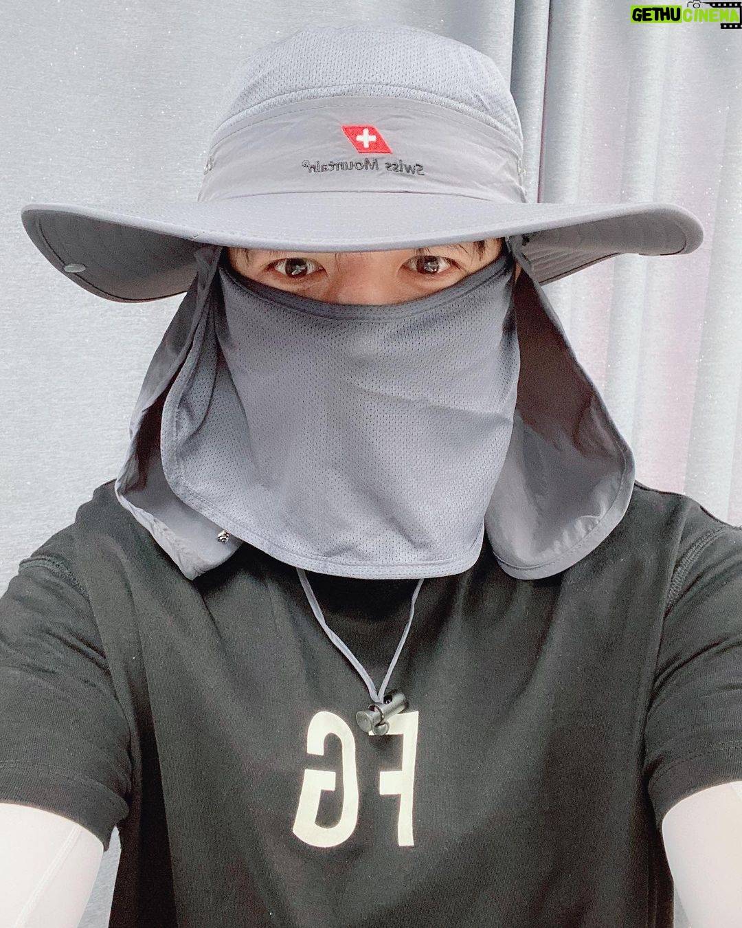 Shindong - 143.4K Likes - #태양을피하는방법 #더위조심하세요