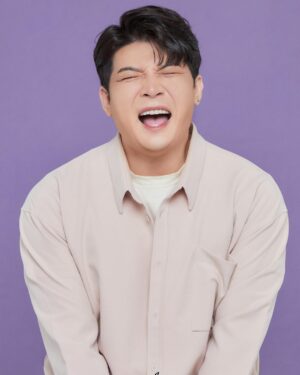 Shindong Instagram - 대박사건---!! 너무 잘나와서 민망해 ㅋㅋㅋㅋㅋㅋㅋ 만족만족!! 

감사합니다.. 인생샷 나왔네유~ㅠㅠ

#신동 #증명사진 #콜로르 #홍대증명사진 #컬러증명사진 #홍대스튜디오