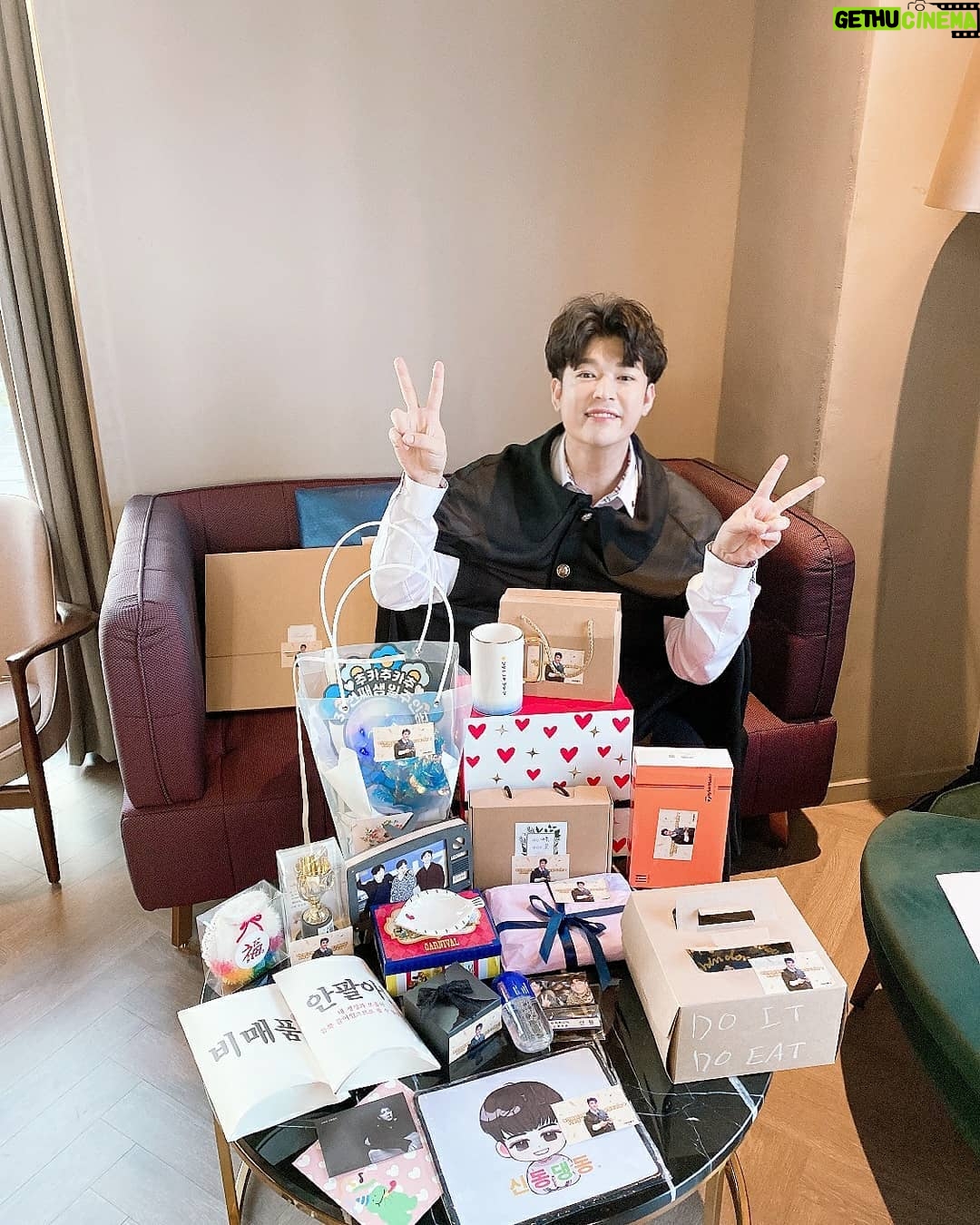 Shindong - 158.1K Likes - #생일이야 #고마워 #2탄