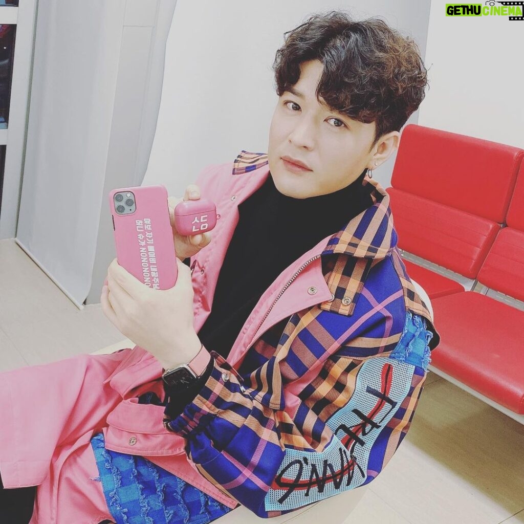 Shindong Instagram - #핑크 #조아 #플레이어2 #감독