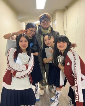 Shingo Katori Instagram - 先月
#新しい学校のリーダーズ の初の武道館公演を観に行きました。
とっても素敵な最高ステージでした！
とっても！

@suzuka_leaders 
@rin_leaders 
@mizyu_leaders 
@kanon_leaders 
@japan_leaders