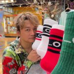 Shingo Katori Instagram - 香取慎吾 こだわりの靴下 完成！ 嬉しい嬉しい嬉しい #ヤンチェオンテンバール #J_O @jantje_ontembaar #福助 @fukuske_press #靴下 #靴下好き #靴下好きな人と繋がりたい #靴下コーデ #靴下女子 #靴下男子 #靴下ガール #靴下ボーイ #靴下慎吾 #慎吾靴下 #socks