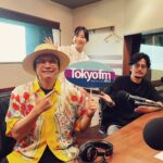 Shingo Katori Instagram – 麦藁帽子と持たされた看板と金縁眼鏡

写真
帽子取った方がよかったかな
シャツのボタン
もうひとつ留めた方がよかったな

1ヶ月ぶりに稲垣吾郎さんに会った

吉田明世さんありがとうございました
#THETRAD #TOKYOFM