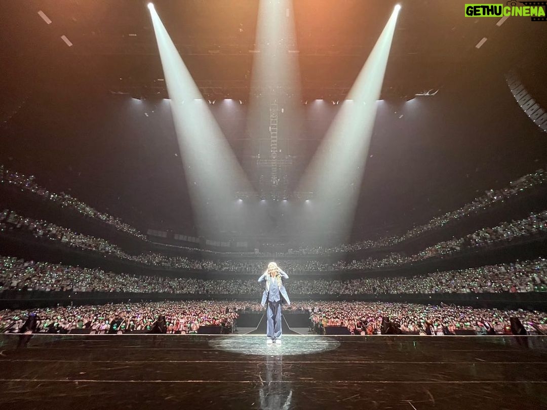 Shingo Katori Instagram - #ぴあアリーナMM でのLIVEからもう1ヶ月たったね nextは石川 1ヶ月以上あいだ空いてるけど 大丈夫かなぁ 振付とか歌とか ちゃんと覚えているかなぁ 大丈夫だよ やれば出来る子だから! 上野樹里ちゃんのラジオに呼んでもらったよ 聴いてくれたかな ラジオから流れる 『 ひとりきりのふたり 』で 整ったよ 明日も、一笑懸命テキトーに。だね もう9月だね そろそろ暑さ落ち着いてくれるかな 体調崩さないようにね ゆっくりね #BlackRabbit #じゅりノート #子って