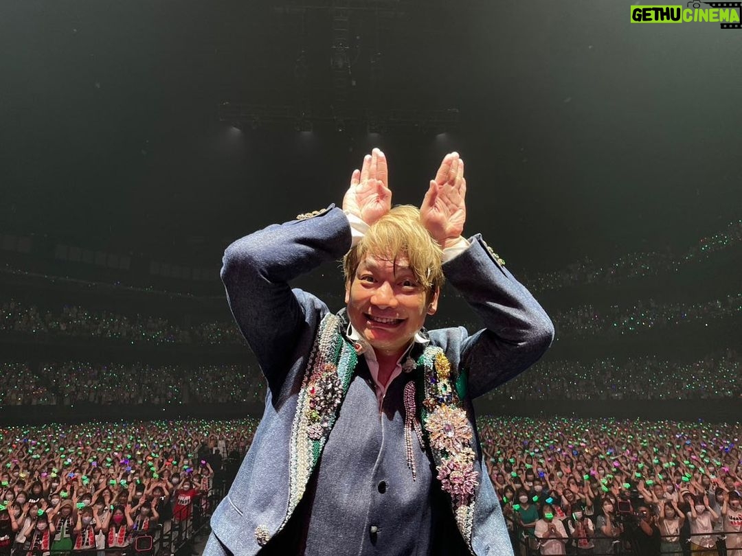 Shingo Katori Instagram - #ぴあアリーナMM でのLIVEからもう1ヶ月たったね nextは石川 1ヶ月以上あいだ空いてるけど 大丈夫かなぁ 振付とか歌とか ちゃんと覚えているかなぁ 大丈夫だよ やれば出来る子だから! 上野樹里ちゃんのラジオに呼んでもらったよ 聴いてくれたかな ラジオから流れる 『 ひとりきりのふたり 』で 整ったよ 明日も、一笑懸命テキトーに。だね もう9月だね そろそろ暑さ落ち着いてくれるかな 体調崩さないようにね ゆっくりね #BlackRabbit #じゅりノート #子って