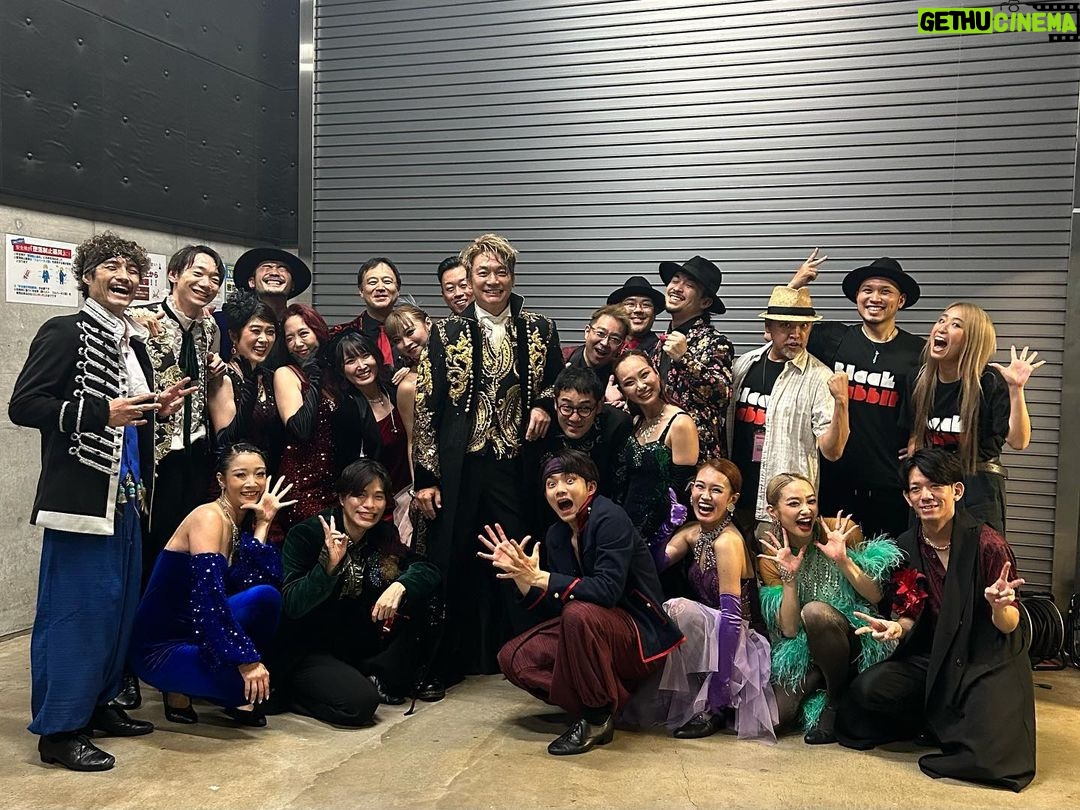 Shingo Katori Instagram - #ぴあアリーナMM でのLIVEからもう1ヶ月たったね nextは石川 1ヶ月以上あいだ空いてるけど 大丈夫かなぁ 振付とか歌とか ちゃんと覚えているかなぁ 大丈夫だよ やれば出来る子だから! 上野樹里ちゃんのラジオに呼んでもらったよ 聴いてくれたかな ラジオから流れる 『 ひとりきりのふたり 』で 整ったよ 明日も、一笑懸命テキトーに。だね もう9月だね そろそろ暑さ落ち着いてくれるかな 体調崩さないようにね ゆっくりね #BlackRabbit #じゅりノート #子って