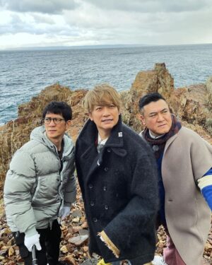 Shingo Katori Instagram - アンタッチャブルの2人と屋久島で、1泊2日のロケをしました。
#アンタッチャブるTV です！
今夜9時放送です。
フジテレビ です。

#アンタッチャブル
#山崎弘也 #柴田英嗣
@shibata_untouchable 
#ザキヤマ #香取慎吾
#屋久島 #フジテレビ