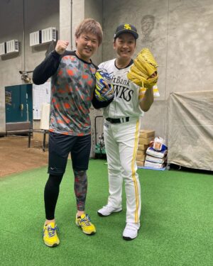 Shingo Katori Instagram - 始球式じゃないんだって
セレモニアルピッチなんだって
セレモニアピッチじゃないよ
セレモニアルピッチなんだって
やったよ！できたよ！
#sbhawks
