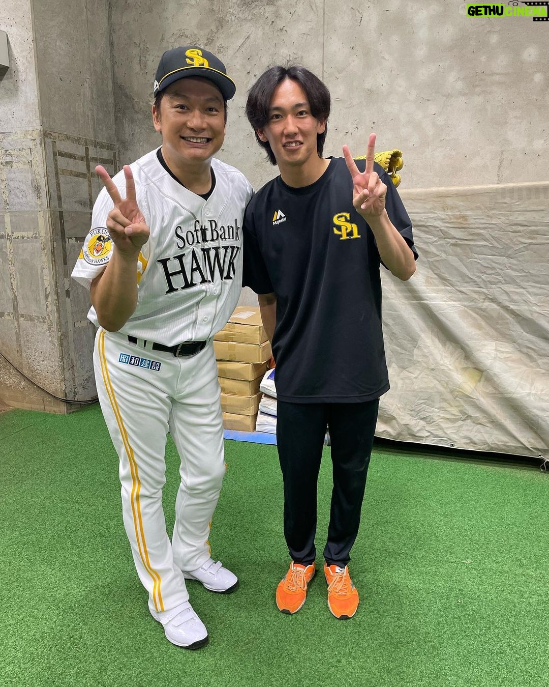 Shingo Katori - 95.4K Likes - 始球式じゃないんだって
セレモニアルピッチなんだって
セレモニアピッチじゃないよ
セレモニアルピッチなんだって
やったよ!できたよ!
#sbhawks