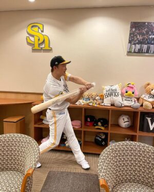 Shingo Katori Instagram - 始球式じゃないんだって
セレモニアルピッチなんだって
セレモニアピッチじゃないよ
セレモニアルピッチなんだって
やったよ！できたよ！
#sbhawks