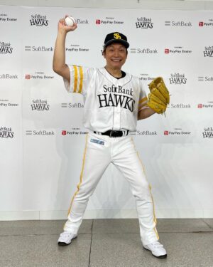 Shingo Katori Instagram - 始球式じゃないんだって
セレモニアルピッチなんだって
セレモニアピッチじゃないよ
セレモニアルピッチなんだって
やったよ！できたよ！
#sbhawks