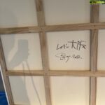 Shingo Katori Instagram – 大阪の個展の為に描いた
【 Let’s大阪 】
マスキングテープで描いた
塗った.剥がした.出来た
#WhoAmITour in大阪
6月18日まで
あと1週間