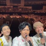 Shingo Katori Instagram - 去年の12月から月に一度 全国5ヵ所で行われたファンミーティングが北海道 #真駒内セキスイハイムアイスアリーナ で千秋楽を迎えました。 とっても楽しかった。 感謝。ありがとう！ また一緒に遊ぼうね。 #アイシテマース #NAKAMAtoMEETING_vol2 #NtMv2 #香取慎吾 #稲垣吾郎 #草彅剛 #新しい地図