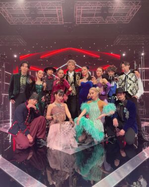 Shingo Katori Instagram - テレビで歌えて嬉しかった
これからも歌を歌っていきたいから
今も歌っている事を一人でも多くの人に知ってもらいたいから！
明日は愛知でLIVE
それから石川、福島、福岡にも行きます。
是非香取慎吾のLIVE遊びに来て下さい！
バキバキキレキレ
フルパワー炸裂なNAKAMA
#SNGdancers がいてくれたから
心強く、緊張を楽しめたよ
ありがとう！
#BETTING #まつもtoなかい