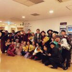 Shingo Katori Instagram - 昨日から 大阪 #フェスティバルホール でLIVEやってます。 明日19日まで。楽しい！ #SNGdancers #SNGband に 4月のお誕生日が多い事を発見 昨日終演後お誕生会！ ライブしながら20日からの個展の設営しながら ハッピーに包まれた大阪です！ #BlackRabbit #WhoAmITour
