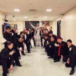 Shingo Katori Instagram - NHKホール3日間楽しかったぁ。ありがとう。子供の頃初めてのドラマに緊張した事、大河ドラマのプレッシャーに飲み込まれそうになった事、紅白歌合戦で一瞬の短い自分のソロパートが上手く歌えずへこんで、その年を終えた時の事。沢山のNHKでの、僕を強く成長させてくれた思い出に包まれながら、幸せいっぱいな3日間でした！ 次は大阪 愛知 石川 福島 福岡 全国ぴょんぴょん飛び回ります。 #BlackRabbit で一緒に幸せ時間を抱きしめましょう！ ＊素敵なホールを歩き回ってみた。グッズ売り場の後ろが岡本太郎で驚き、感動の香取慎吾。