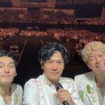 Shingo Katori Instagram - 去年の12月から月に一度 全国5ヵ所で行われたファンミーティングが北海道 #真駒内セキスイハイムアイスアリーナ で千秋楽を迎えました。 とっても楽しかった。 感謝。ありがとう！ また一緒に遊ぼうね。 #アイシテマース #NAKAMAtoMEETING_vol2 #NtMv2 #香取慎吾 #稲垣吾郎 #草彅剛 #新しい地図