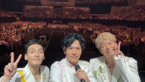 Shingo Katori Instagram - 去年の12月から月に一度
全国5ヵ所で行われたファンミーティングが北海道 #真駒内セキスイハイムアイスアリーナ で千秋楽を迎えました。
とっても楽しかった。
感謝。ありがとう！
また一緒に遊ぼうね。
#アイシテマース

#NAKAMAtoMEETING_vol2
#NtMv2
#香取慎吾
#稲垣吾郎
#草彅剛
#新しい地図
